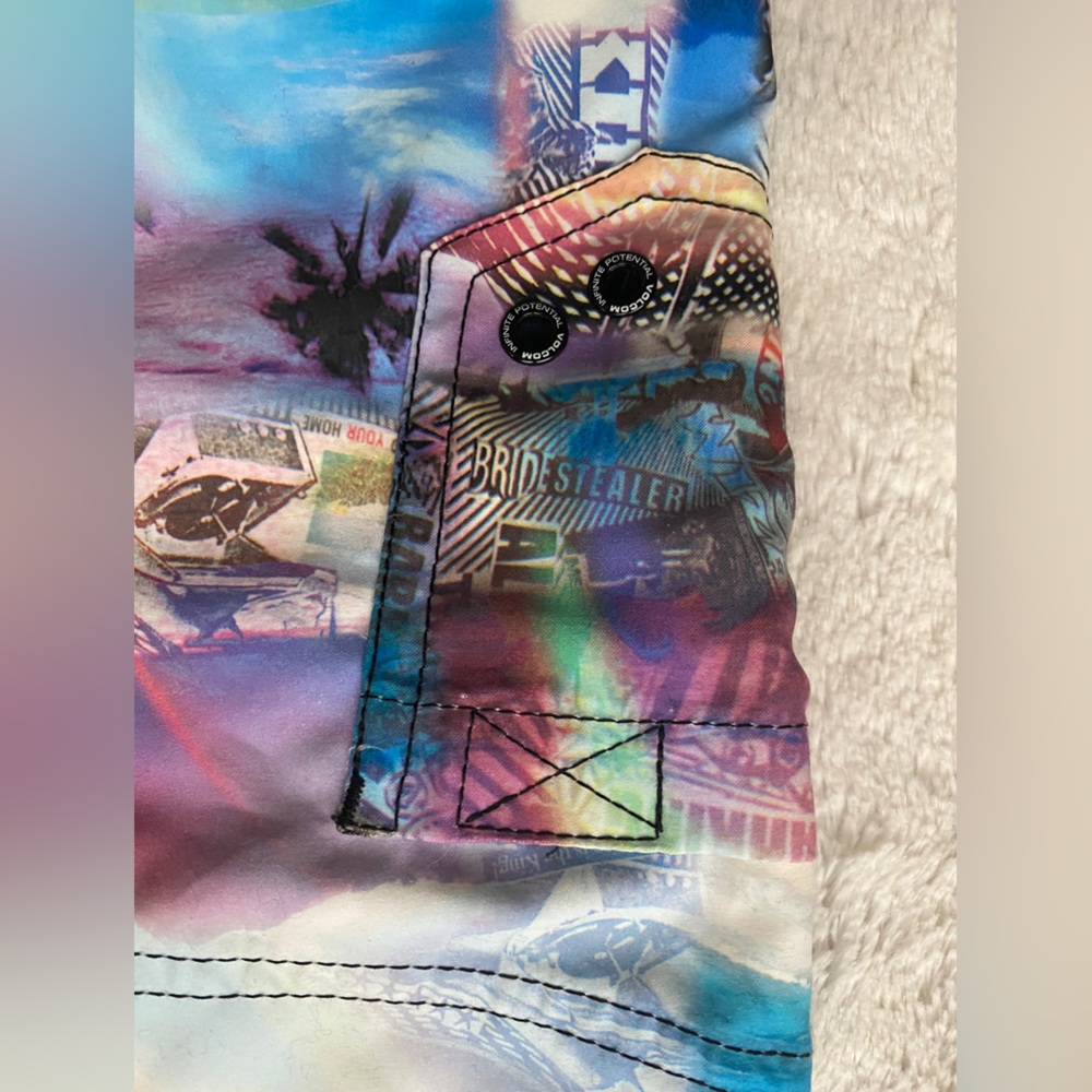 Volcom Swim/Board Shorts - Picture 8 of 10